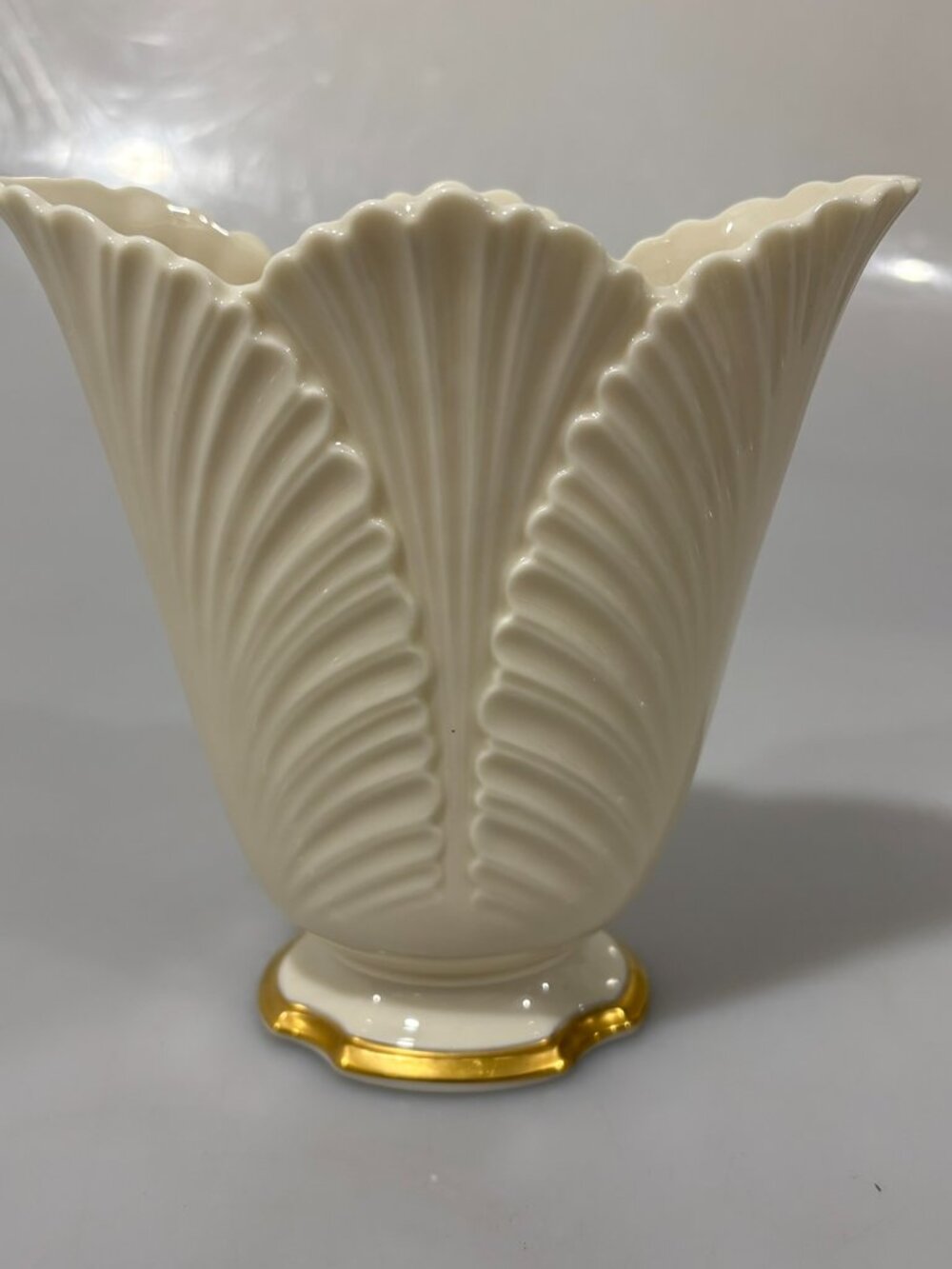 Lenox Corinthian Col Ivory Porcelain Vase Fluted Leaf Design 24K Gold Rim Foot